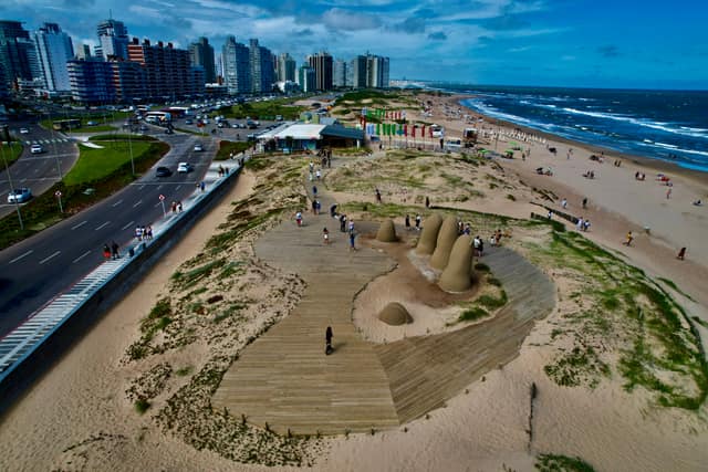 Los Dedos con el océano Atlántico de fondo