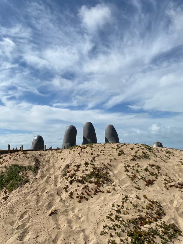 La Mano y la fuerte rompiente de Playa Brava